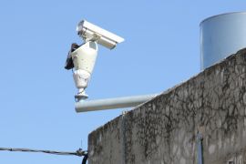 كاميرات مراقبة إسرائيلية على منزل فلسطيني قرب بؤرة تل الرميدة الاستيطانية في الخليل