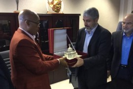 Hamas chief Khaled Meshaal (C) presents a miniature of al-Aqsa mosque to South African President Jacob Zuma (L) in Johannesburg October 19, 2015. Picture taken October 19, 2015. REUTERS/Hamas/Handout via ReutersATTENTION EDITORS - THIS IMAGE HAS BEEN SUPPLIED BY A THIRD PARTY. IT IS DISTRIBUTED, EXACTLY AS RECEIVED BY REUTERS, AS A SERVICE TO CLIENTS. REUTERS IS UNABLE TO INDEPENDENTLY VERIFY THE AUTHENTICITY, CONTENT, LOCATION OR DATE OF THIS IMAGE. FOR EDITORIAL USE ONLY. NOT FOR SALE FOR MARKETING OR ADVERTISING CAMPAIGNS. NO RESALES. NO ARCHIVE.