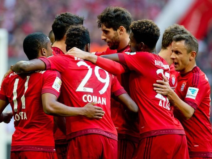 Munich's players celebrate Robert Lewandowski's (HIDDEN) 3-0 goal during the German Bundesliga soccer match between Bayern Munich and 1. FC Koeln in the Allianz Arena in Munich, Germany, 24 October 2015. EPA/SVEN HOPPE (EMBARGO CONDITIONS - ATTENTION - Due to the accreditation guidelines, the DFL only permits the publication and utilisation of up to 15 pictures per match on the internet and in online media during the match)