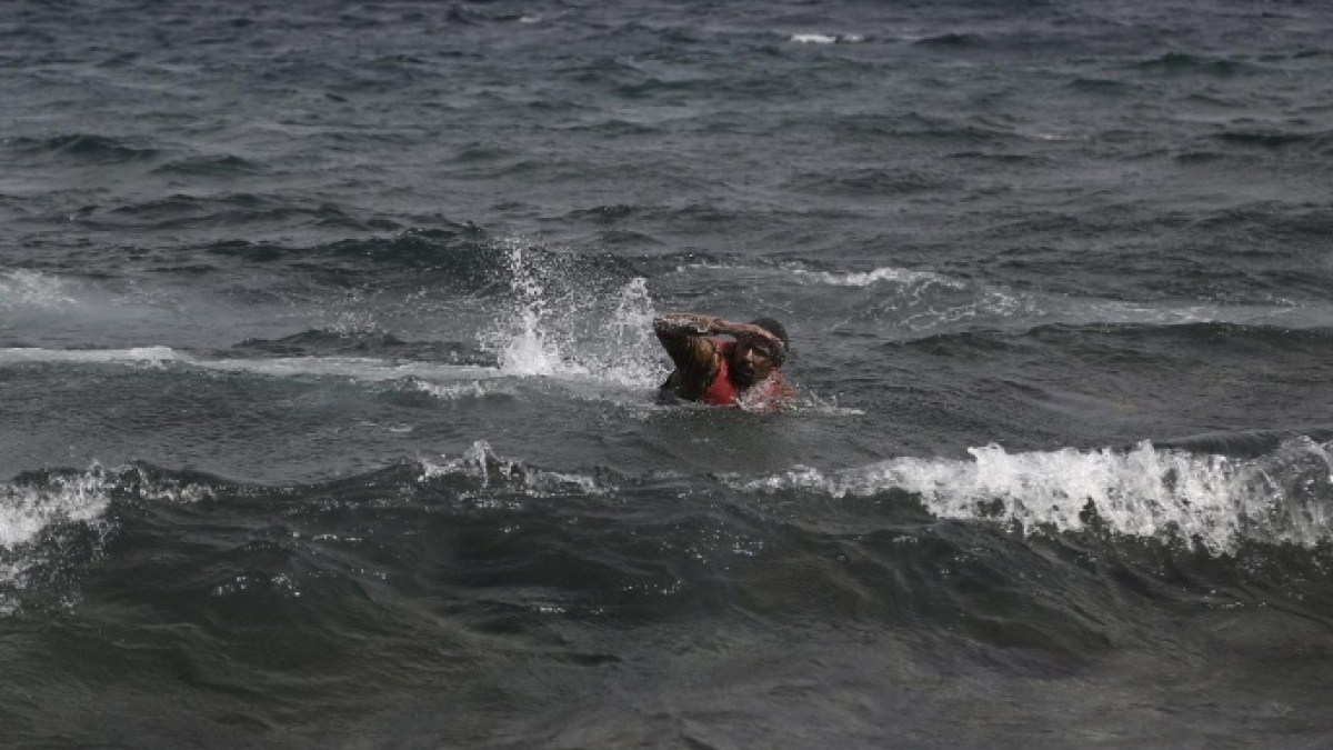 مقتل 15 مهاجرا على الأقل جراء غرق قارب قبالة جزيرة ليسبوس اليونانية
