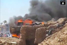 صور بثها تنظيم الدولة لهجماته على مواقع لقوات الجيش العراقي والحشد الشعبي قرب الفلوجة