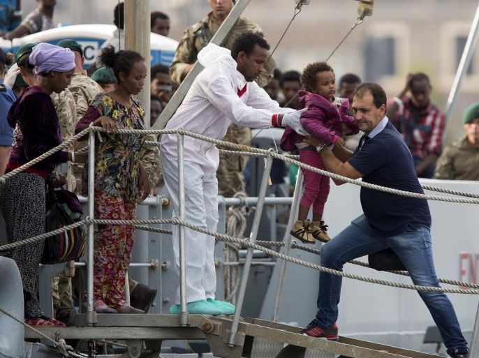Migrants disembark from British vessel HMS Enterprise in the Sicilian harbour of Catania, Italy, October 6, 2015. The Italian coastguard said on Tuesday some 1830 migrants have been rescued from the Mediterranean sea in a twenty-four hour period. Six different rescue operations took place on Monday with the coastguard reinforced by German, Norwegian, British and Irish vessels. REUTERS/Antonio Parrinello