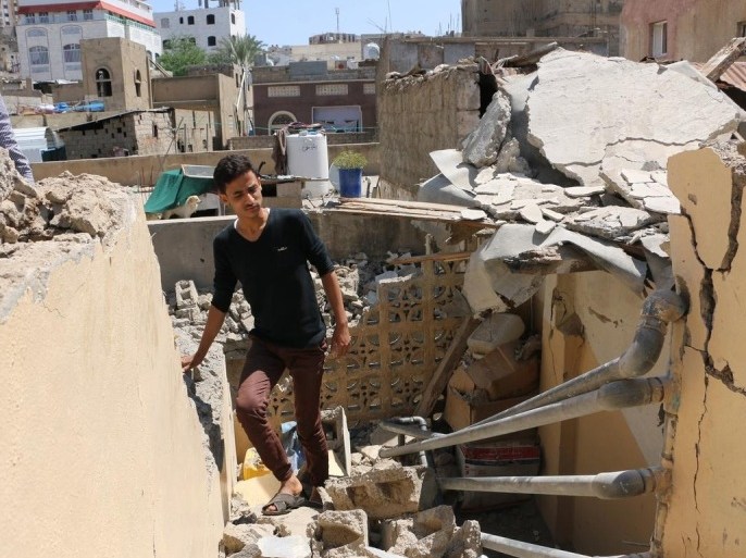 آثار للدمار الذي خلفه قصف الحوثيين لمدينة تعز الأناضول أكتوبر 2015