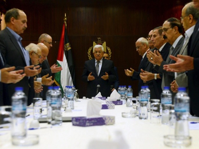 Palestinian president Mahmoud Abbas (C) prays at the start of a Palestinian Liberation Organization (PLO) executive committee meeting in the West Bank city of Ramallah October 6, 2015. REUTERS/Palestinian President Office (PPO)/HandoutATTENTION EDITORS - THIS PICTURE WAS PROVIDED BY A THIRD PARTY. REUTERS IS UNABLE TO INDEPENDENTLY VERIFY THE AUTHENTICITY, CONTENT, LOCATION OR DATE OF THIS IMAGE. NO SALES. NO ARCHIVES. FOR EDITORIAL USE ONLY. NOT FOR SALE FOR MARKETING OR ADVERTISING CAMPAIGNS. THIS PICTURE IS DISTRIBUTED EXACTLY AS RECEIVED BY REUTERS, AS A SERVICE TO CLIENTS. NO COMMERCIAL USE.