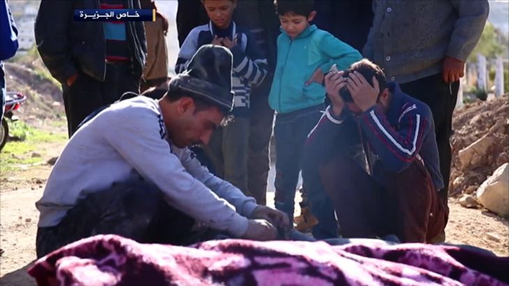 مقتل العشرات بقصف روسي على سوق شعبي بريف إدلب