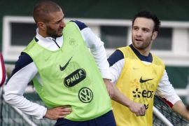 France's Karim Benzema (L) and Mathieu Valbuena attend a soccer training session in Clairefontaine, near Paris, October 7, 2014. France will play Portugal in a friendly soccer match on October 11. REUTERS/Charles Platiau (FRANCE - Tags: SPORT SOCCER)