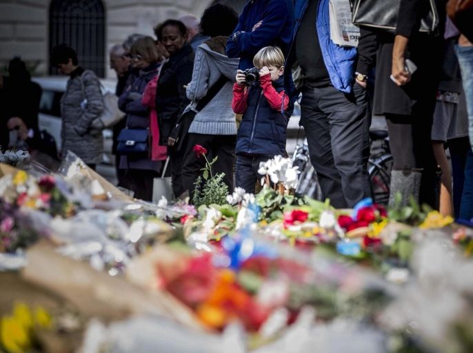 Flowers and candles placed in front of the French Embassy in Rome, Italy, 15 November 2015, as a homage to the victims of the Paris attacks. More than 120 people have been killed in a series of attacks in Paris on 13 November, according to French officials. Eight assailants were killed, seven when they detonated their explosive belts, and one when he was shot by officers, police said.