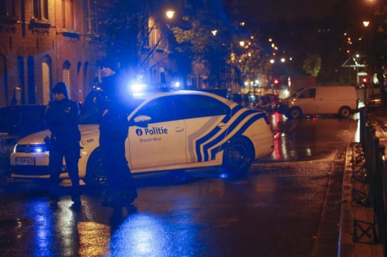 Police officers investigate the scene in the streets of Molenbeek, Brussels, Belgium, 14 November 2015. A man has been arrested in the Brussels neighbourhood of Molenbeek during police raids that are being carried out in connection with the terrorist attacks in Paris, the broadcaster RTBF reports.