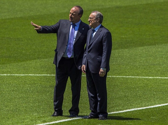 New Real Madrid coach Rafael Benitez, left, and Real Madrid's President Florentino Perez, talks during his official presentation at the Santiago Bernabeu stadium in Madrid, Spain, Wednesday, June 3, 2015, after signing for Real Madrid. (AP Photo/Andres Kudacki)