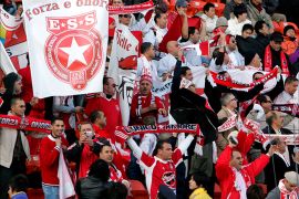epa01195407 Tunisia's Etoile Sportive du Sahel supporters cheer up their team prior their game against Mexico's Pachuca at the FIFA Club World Cup match in Tokyo, Japan, 09 December 2007. Etoile Sportive du Sahel won the encounter 1-0. EPA/FRANCK ROBICHON