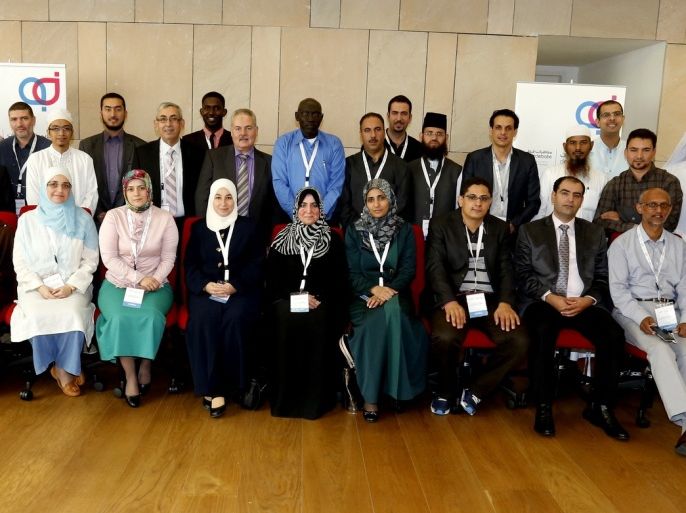 صورة جماعية للمشاركين في اكاديمية قطر للمناظرة