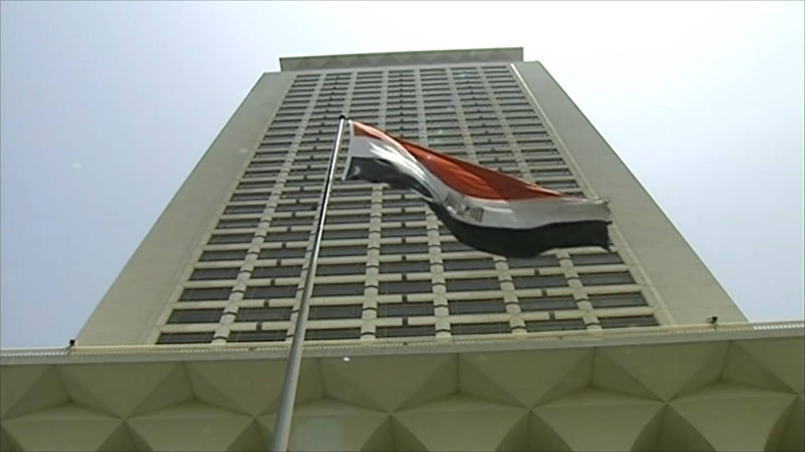 الخارجية المصرية أكدت حرص مصر على أمن وسلامة السودانيين (الجزيرة)