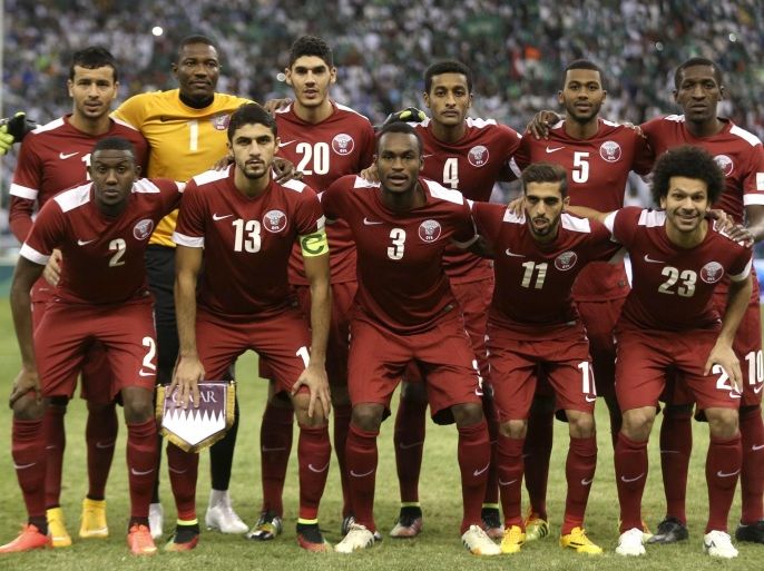 The Qatar national soccer team poses for a photograph before their Gulf Cup final soccer match against Saudi Arabia in Riyadh November 26, 2014. REUTERS/Fadi Al-Assaad (SAUDI ARABIA - Tags: SPORT SOCCER)