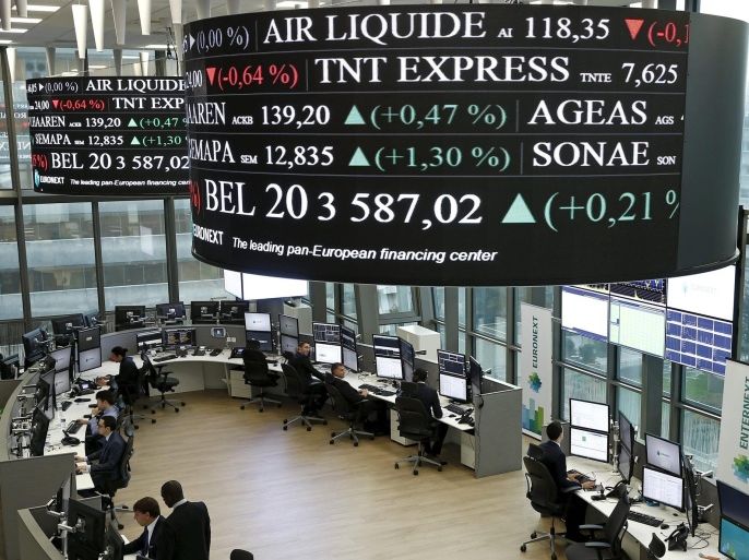 Stock market operator Euronext's universal analysts work in the market services surveillance room center at the new Euronext headquarters at La Defense business and financial district in Courbevoie near Paris, France, October 30, 2015. World shares rose on Friday and were on course for their best month in four years, led by Europe's best month in over six years, as global central banks kept stimulus policies intact and many hinted at further steps to re-energise their economies. REUTERS/Benoit Tessier