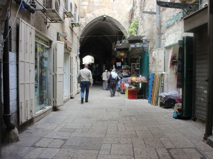 1-شارع الواد البلدة القديمة القدس المحتلة نوفمبر 2015 سوق شارع الواد يبدو خاليا وبعض المحال أغلقت أبوابها