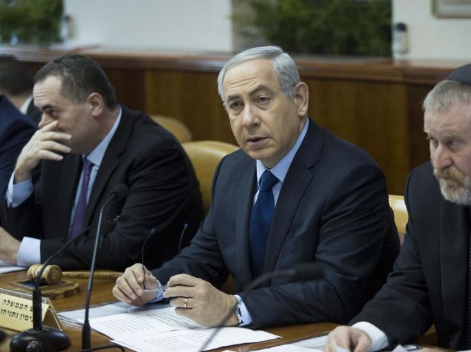 Israeli Prime Minister Benjamin Netanyahu (C) attends the weekly cabinet meeting at his office in Jerusalem, Israel, 08 November 2015.