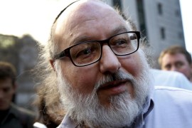 Convicted Israeli spy Jonathan Pollard, who was released from a U.S. federal prison in North Carolina overnight, leaves U.S. District court in the Manhattan borough of New York, November 20, 2015. Pollard was sentenced to life in prison after being convicted in 1987 of passing classified information to Israel while he was working as a US Navy analyst. REUTERS/Mike Segar