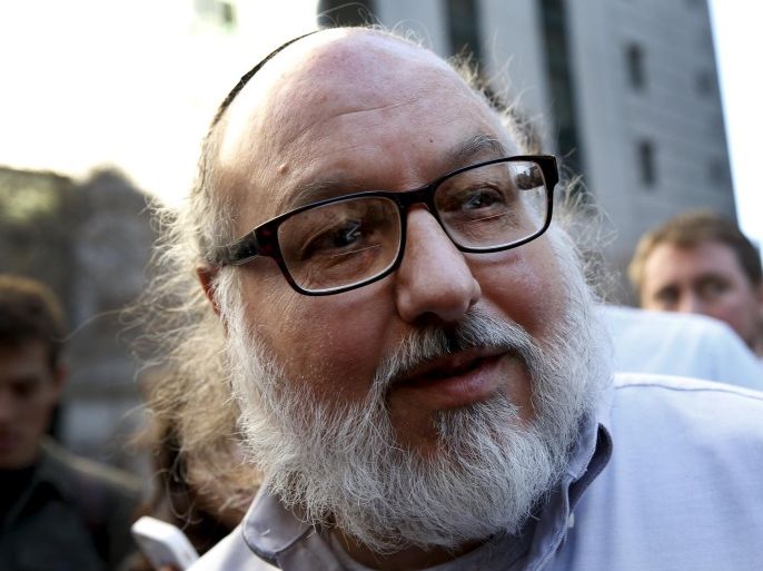 Convicted Israeli spy Jonathan Pollard, who was released from a U.S. federal prison in North Carolina overnight, leaves U.S. District court in the Manhattan borough of New York, November 20, 2015. Pollard was sentenced to life in prison after being convicted in 1987 of passing classified information to Israel while he was working as a US Navy analyst. REUTERS/Mike Segar