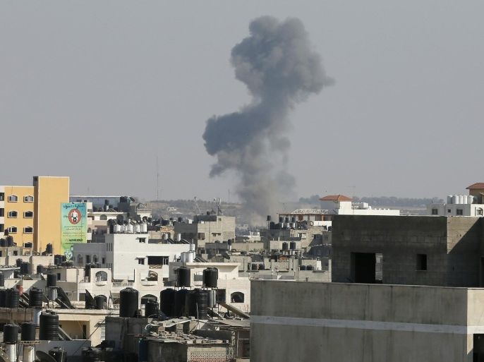Smoke is seen after what witnesses said was an Israeli air strike in Gaza City August 19, 2014. Israel launched attacks in the Gaza Strip on Tuesday and recalled its negotiators from truce talks in Cairo after saying three Palestinian rockets had hit southern Israel, hours before a ceasefire was due to expire. A Reuters correspondent saw an Israeli plane fire a missile east of Gaza City. The Israeli military said it was attacking "terror targets" across the territory. REUTERS/Suhaib Salem (GAZA - Tags: CIVIL UNREST POLITICS TPX IMAGES OF THE DAY CONFLICT MILITARY)