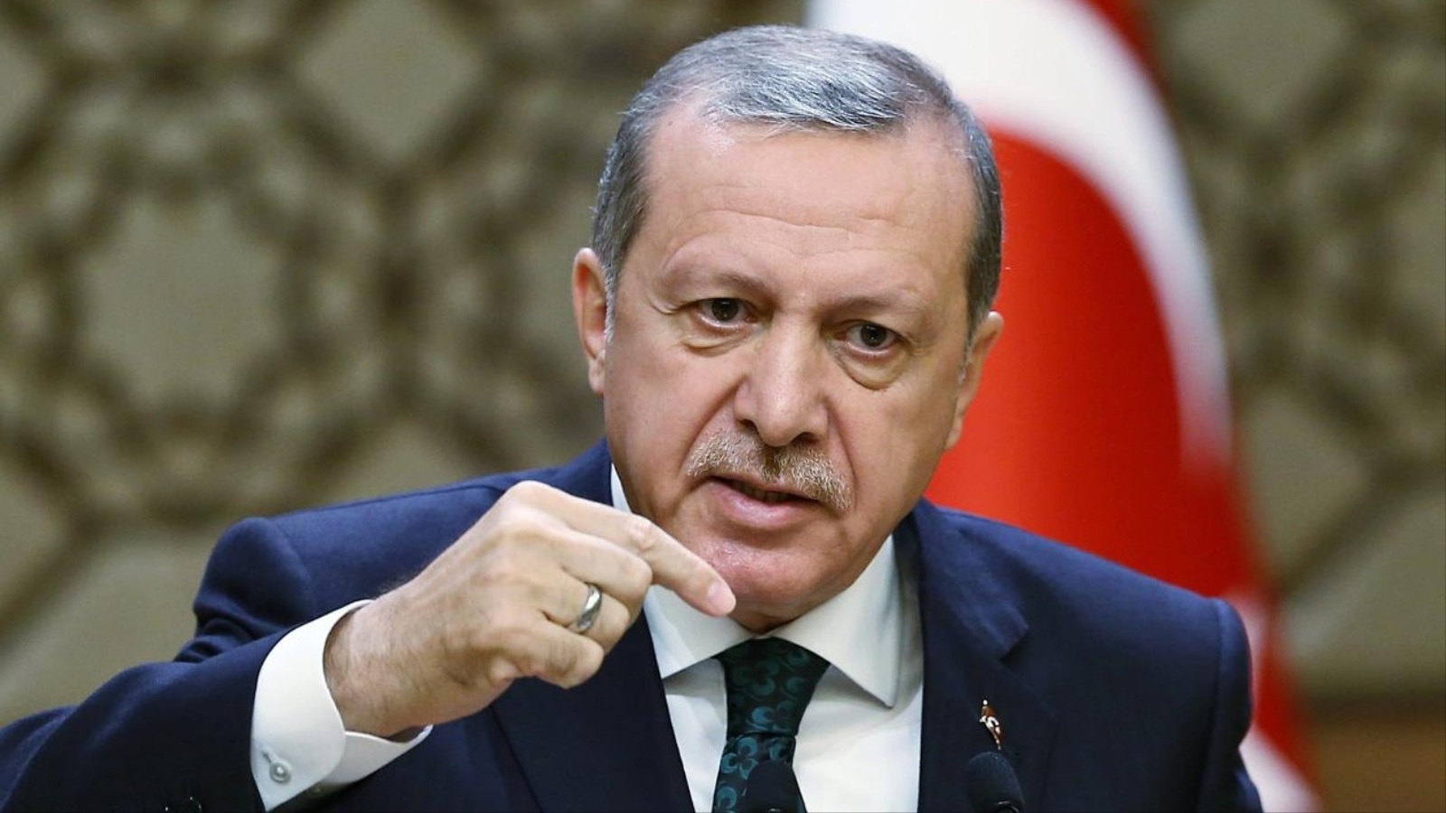 رغم مساعي التهدئة أكد أردوغان أن أنقرة لن تعتذر عن إسقاط الطائرة ()