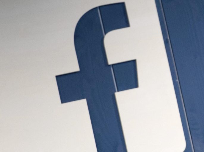 (FILE) A file picture dated 17 April 2015 shows a Facebook sign at the German Facebook headquarters in Hamburg, Germany. Facebook reported strong growth in earnings for the third quarter on 04 November 2015, with net profits up about 11 percent year-on-year to 896 million US dollar. The world's largest social network continued to grow in the quarter that ended 30 September, boosting advertising revenue with user traffic. Facebook said it had 1.55 billion monthly active users, including more than one billion who logged on every day - an increase of 17 percent from the same period in 2014. Advertising generates more than 90 percent of earnings for the company, based in the Menlo Park, California, and in the third quarter mobile's share of that take grew to 78 percent from 66 percent the year before. Nearly nine out of 10 daily users logged in over smartphones. The company invested 780 million US dollar in the third quarter in projects to bring billions more users online in the developing world and in work on the Oculus Rift virtual reality glasses. Zuckerberg said one of Facebook's long-term goals is to 'connect the entire world.'