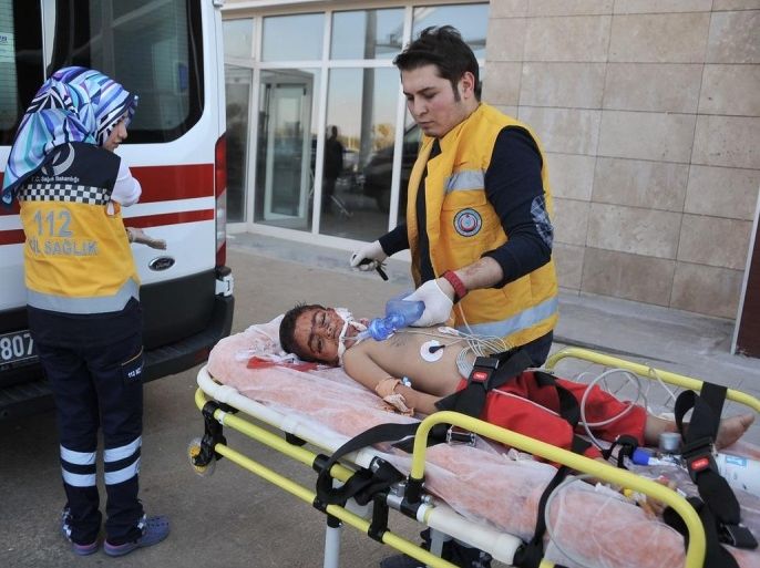 لقي 3 أشخاص مصرعهم على الأقل، في تفجير وقع اليوم الأحد، ببلدة تل أبيض التابعة لمحافظة الرقة شمالي سوريا، فضلًا عن إصابة 11 شخصًا معظمهم من الأطفال