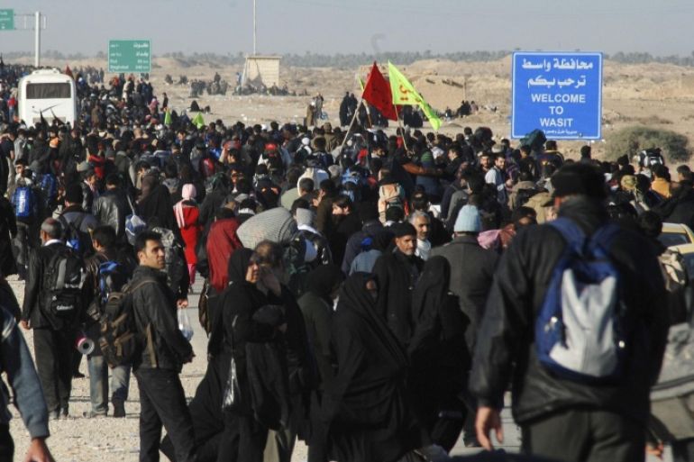 Iranian Shi'ite pilgrims walk on a road after entering Iraq through Wasit province at the Iraq-Iran border crossing, December 8, 2014. An influx of Iranian pilgrims over the past few days is seen at the Iraq-Iran border crossing as they head towards Iraq's holy city of Kerbala to attend the holy Shi'ite ritual of Arbaeen, which falls 40 days after the holy day of Ashura. REUTERS/Jaafer Abed (IRAQ - Tags: RELIGION SOCIETY)