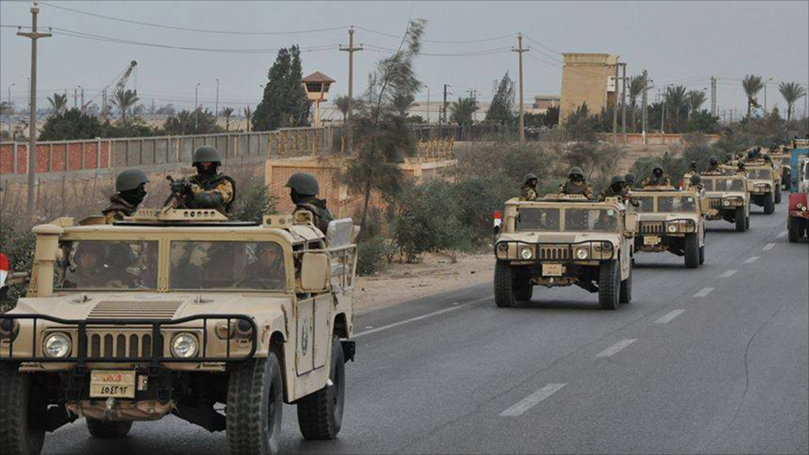 رتل من العربات العسكرية في سيناء (ناشطون)