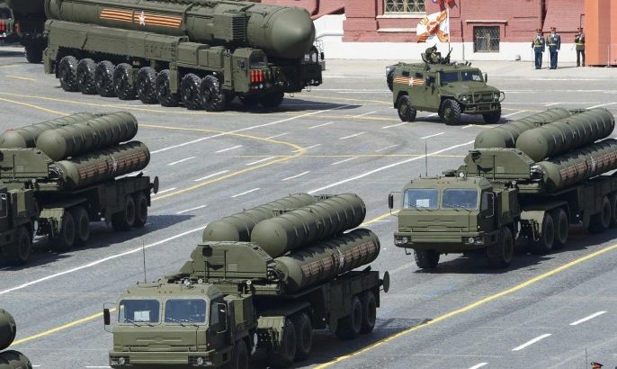 Russian S-400 Triumph/SA-21 Growler medium-range and long-range surface-to-air missile systems drive during the Victory Day parade at Red Square in Moscow, Russia, May 9, 2015. Russia marks the 70th anniversary of the end of World War Two in Europe on Saturday with a military parade, showcasing new military hardware at a time when relations with the West have hit lows not seen since the Cold War. REUTERS/Host Photo Agency/RIA Novosti ATTENTION EDITORS - THIS IMAGE HAS BEEN SUPPLIED BY A THIRD PARTY. IT IS DISTRIBUTED, EXACTLY AS RECEIVED BY REUTERS, AS A SERVICE TO CLIENTS
