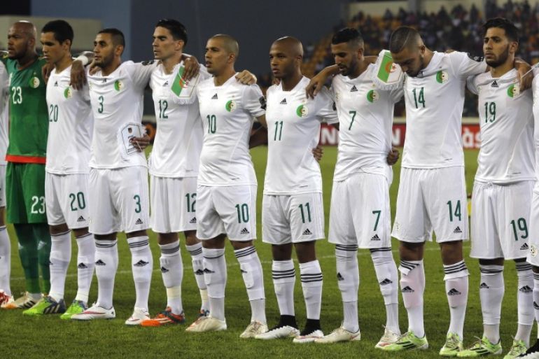 Algeria's national soccer team players listen to their national anthem before their quarter-final soccer match of the 2015 African Cup of Nations against Ivory Coast in Malabo February 1, 2015. REUTERS/Amr Abdallah Dalsh (EQUATORIAL GUINEA - Tags: SPORT SOCCER)