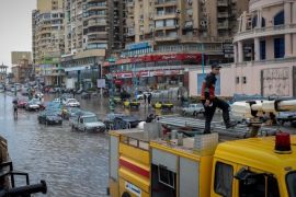 شهدت عدد من مناطق محافظة الجيزة شمال مصر أمطار غزيرة أودت بحياة 12 شخصا وإصابة 95 آخرين