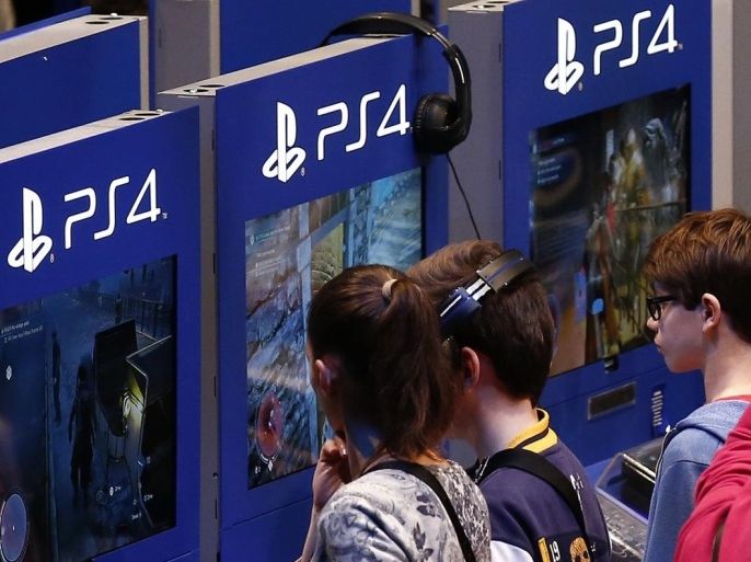 Visitors play games on PlayStation 4 (PS4) at the Paris Games Week, a trade fair for video games in Paris, France, October 28, 2015. Paris Games week will run from October 28 to November 1, 2015. REUTERS/Benoit Tessier