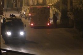قوات الاحتلال تشن حملة اعتقالات في بيت أمر بالخليل