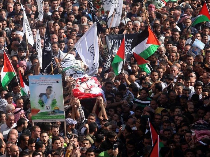 جموع غفيرة أثناء تشييع جنازة سبعة فلسطينيين قتلهم الاحتلال جنوب الضفة الغربية قبل أيام -- اكتوبر 2015