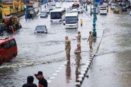 A picture made available 04 November 2015 shows members of the Egyptian armed forces directing traffic through floods on the corniche in Alexandria, Egypt, 03 November 2015. According to local reports five people have died and over 25 injured in floods in Alexandria and Beheira, in the north of Egypt. EPA/HAZEM GOUDA / ALMASRY ALYOUM EGYPT OUT