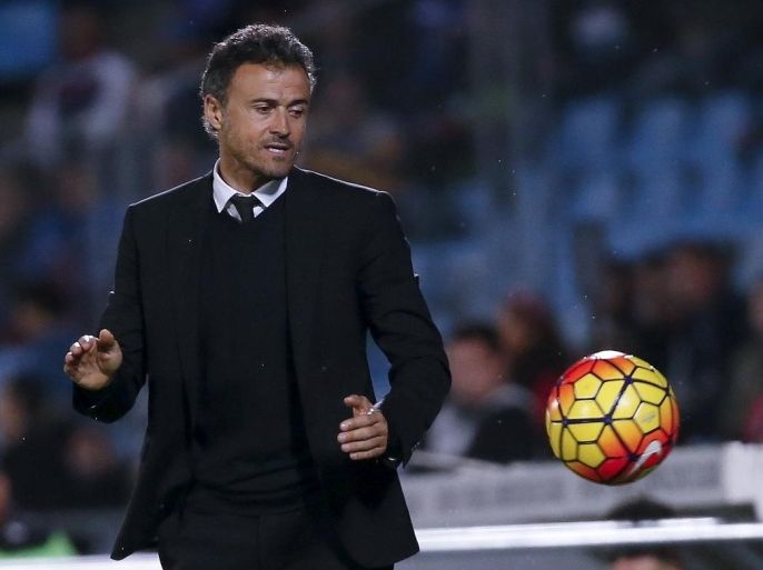 Barcelona's coach Luis Enrique looks at a ball during their Spanish first division soccer match against Getafe at Coliseum Alfonso Perez stadium in Getafe, near Madrid, Spain, October 31, 2015. REUTERS/Andrea Comas
