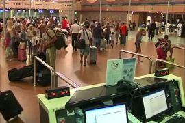 تواصل عملية إجلاء السياح الروس من شرم الشيخ