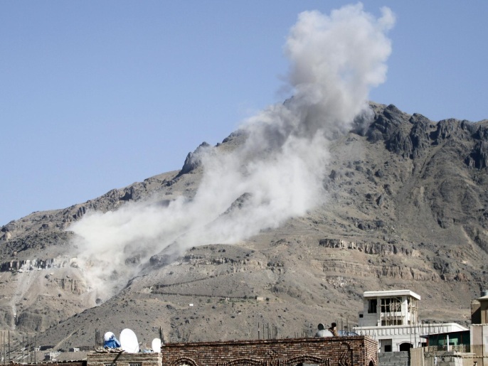 ‪غارة سابقة للتحالف على أهداف في العاصمة صنعاء‬ (رويترز-أرشيف)