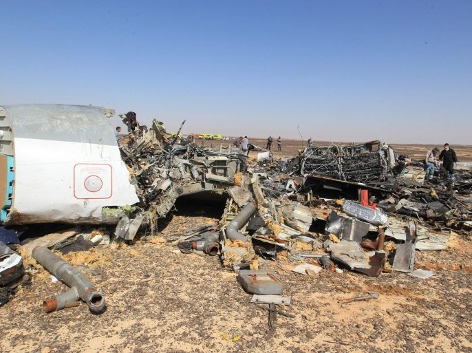 Russian investigators check debris from crashed Russian jet at the site of the crash in Sinai, Egypt, 01 November 2015. Russian officials and experts flew to Egypt's Sinai on 01 November, a day after a Russian passenger airliner crashed in the largely desert peninsula killing all 224 people on board.
