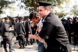 من اعتداءات قوات الأمن المصرية على متظاهرين