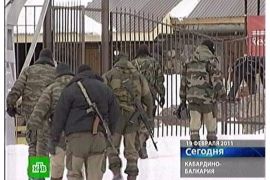 صورة مأخوذة من تلفزيون محلي لقوات خاصة روسية أثناء عملية سابقة في جمهورية قبردينو بلقاريا (أسوشيتد برس)