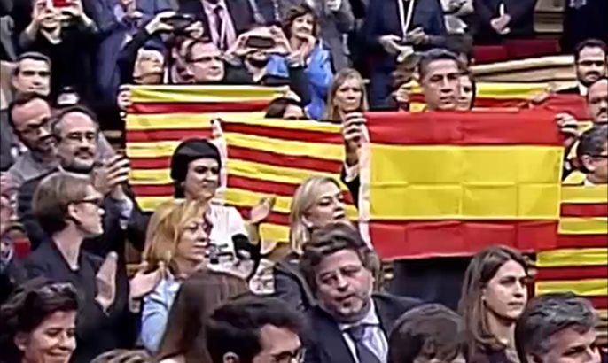 برلمان كاتالونيا يتبنى قرارا يمهد للاستقلال عن إسبانيا