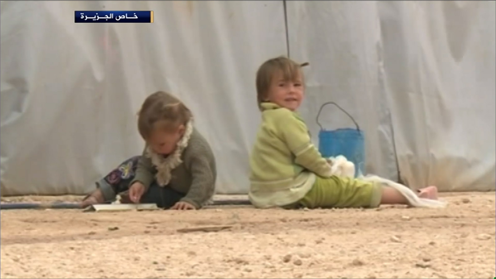 مخيمات النزوح بالشمال السوري قرب الحدود مع تركيا (الجزيرة)
