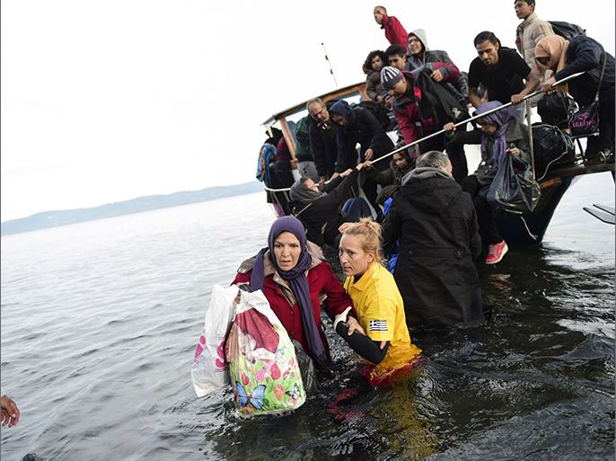 Migrants and refugees arrive on the Greek island of Lesbos after crossing the Aegean Sea from Turkey on November 16, 2015. European leaders tried to focus on joint action with Africa to tackle the migration crisis, as Slovenia became the latest EU member to act on its own by barricading its border. AFP PHOTO/BULENT KILIC
