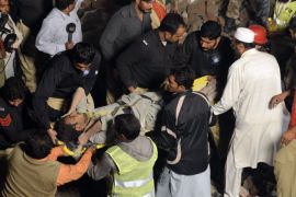 rescuers move a victim through the rubble of a collapsed factory on the outskirts of Lahore on November 4, 2015. At least 16 people were killed and 40 injured when a factory collapsed near the eastern Pakistani city of Lahore on November 4, officials said, with around a hundred more still trapped. AFP PHOTO / ARIF ALI