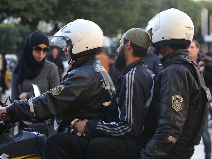 A police officer transports men on a motorcycle during a security check at Avenue Habib Bourguiba in Tunis, Tunisia November 18, 2015. REUTERS/Zoubeir Souissi - RTS7T1K