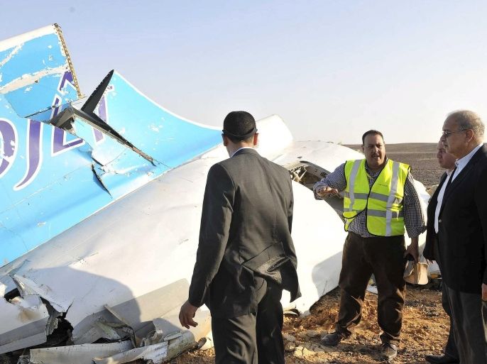 Egypt's Prime Minister Sherif Ismail (R) listens to rescue workers as he looks at the remains of a Russian airliner after it crashed in central Sinai near El Arish city, north Egypt, October 31, 2015. The Airbus A321, operated by Russian airline Kogalymavia under the brand name Metrojet, carrying 224 passengers crashed into a mountainous area of Egypt's Sinai peninsula on Saturday shortly after losing radar contact near cruising altitude, killing all aboard. REUTERS/Stringer