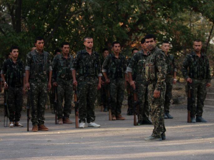معسكر تدريبي لوحدات الحماية الكردية في راس العين، والتي دخلت في تحالف مع قوات عربية وسريانية وتركمانية لمحاربة تنظيم الدولة الاسلامية