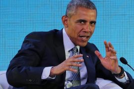 US President Barack Obama gestures as he speaks during the Asia-Pacific Economic Cooperation (APEC) CEO Summit in Manila, Philippines, 18 November 2015. The APEC is an inter-governmental forum that seeks to promote sustainable growth and economic integration, and to reduce trade barriers across the Asia-Pacific region.