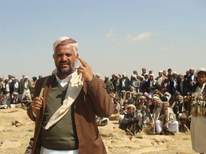 الشيخ منصور الحنق ومسلحي قبيلته بأرحب خاض معارك شرسة مع الحوثيين وقوات صالح في 2011 و2014